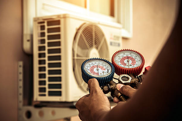 Professional Ac Installation technician working in Dardanelle, AR